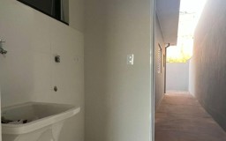 Casa Nova, Sofisticado Acabamento E Com ótimo Quintal!