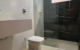 Casa Nova, Sofisticado Acabamento E Com ótimo Quintal!