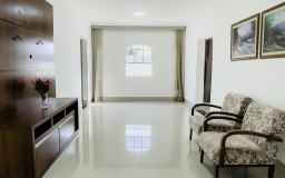 Casa Com 3 Quartos, Comércio Gerando Renda, Abaixo Do Valor De Mercado! Oportunidade!