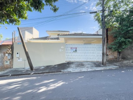 Casa Linda No Vale Do Sol -  2 Quartos (1 Suíte) E Muito Quintal!