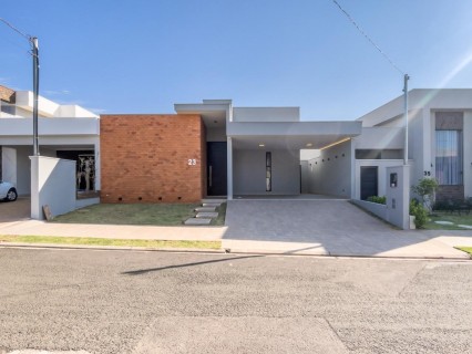 Casa Alto Padrão -  Valência I - 3 Quartos + área Gourmet Impecável!
