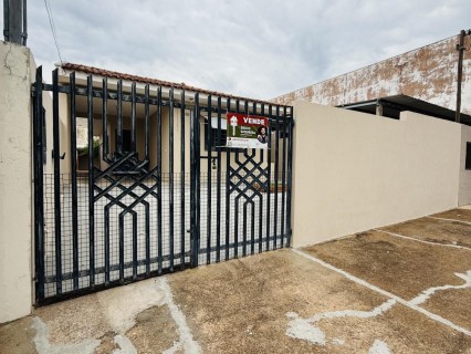 Casa Com 3 Quartos à Venda, 133m² - Parque Cedral!