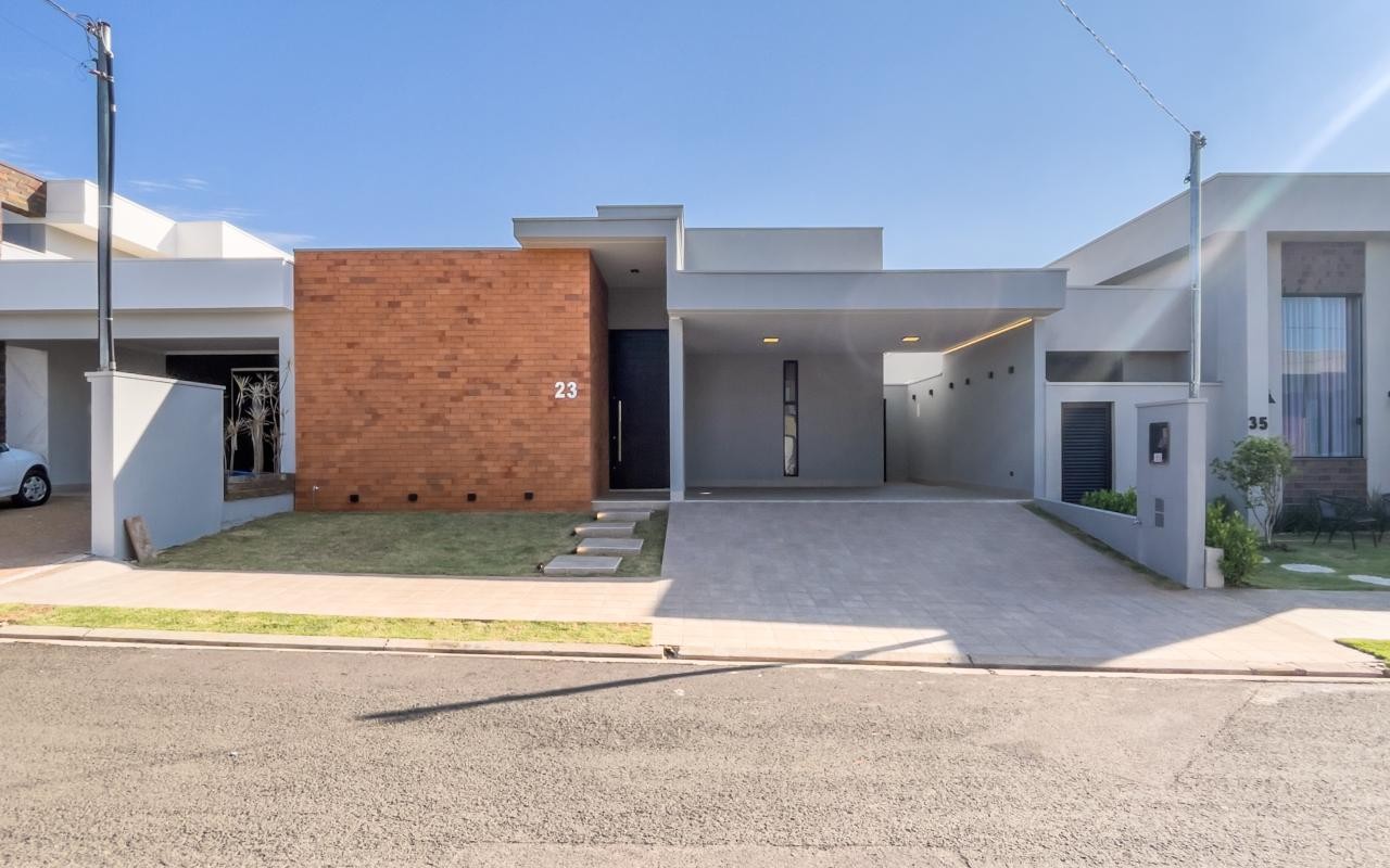 Casa Alto Padrão -  Valência I - 3 Quartos + área Gourmet Impecável!